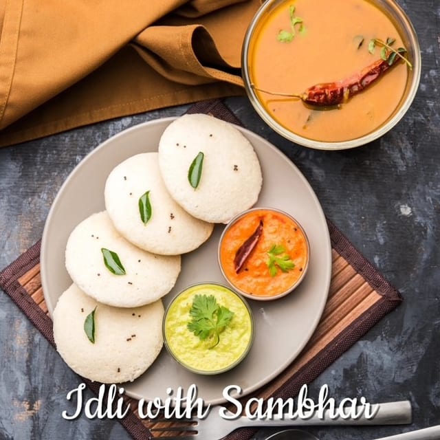 Plain Idli with Sambhar & Chutney (3 Pcs).
